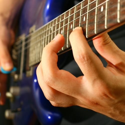Púas de guitarra: tipos,formas, tamaños y materiales 2024