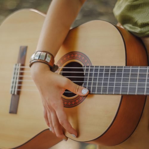 Las 7 Mejores Guitarras Acústicas Yamaha (2024)